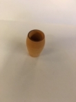 dun gedraaide houten vaas 